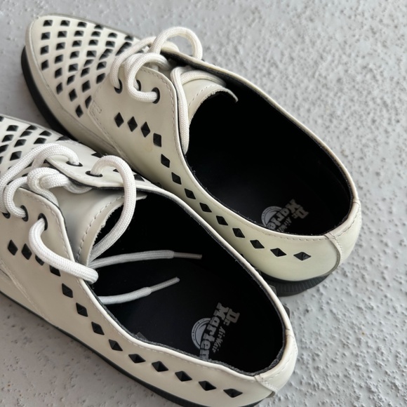 Dr. Martens Willis Stud LEATHER Shoes - Picture 2 of 6